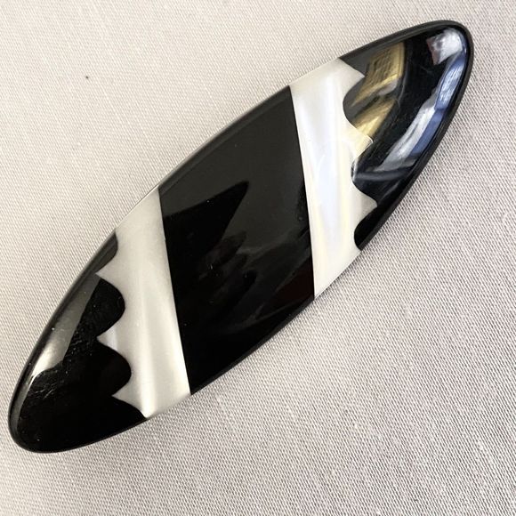 Black And Moonstone White Resin Oval Brooch - Picture 2 of 8